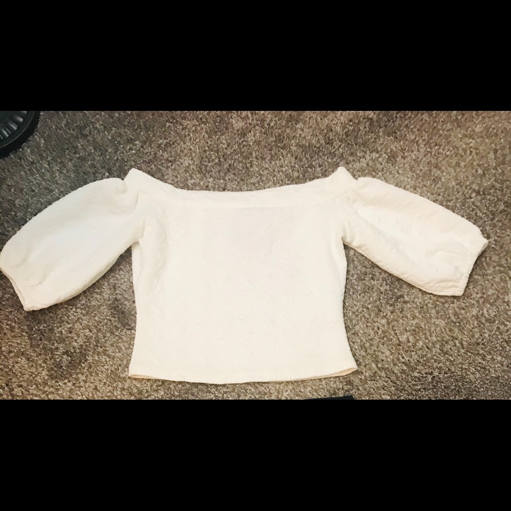 Offshoulder white crop top with fluffy sleeves